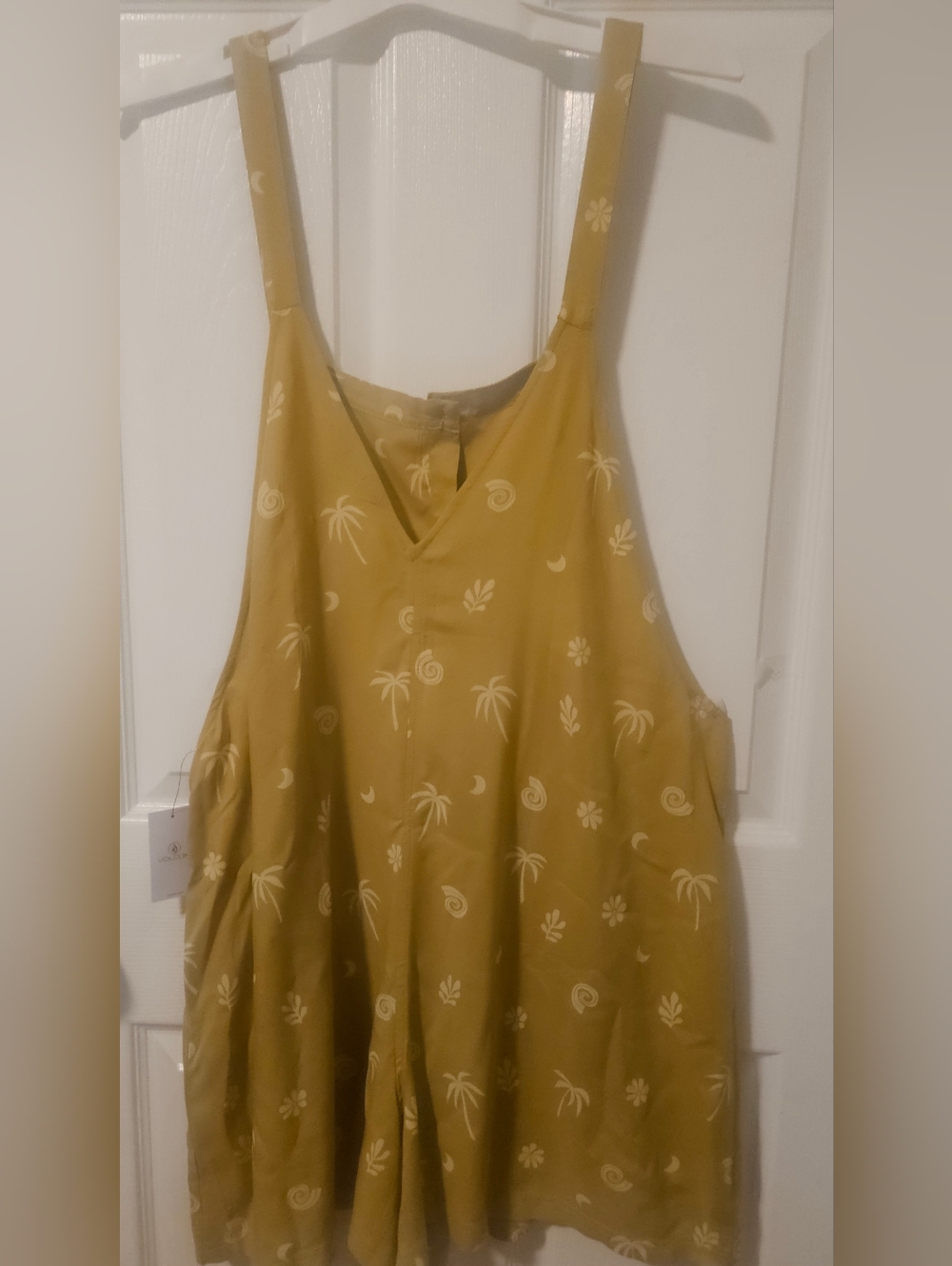 NWT Volcom Rumper Tropical Print Button-Front - Picture 5 of 6